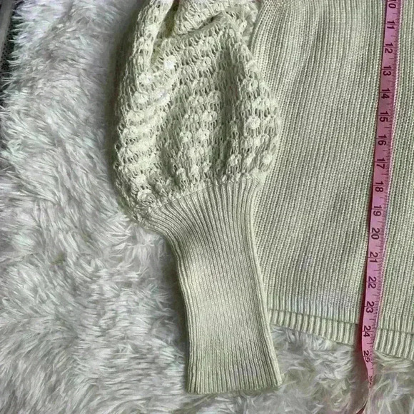 525 Women’s cream color sweater with crocheted poet sleeves. Size XL. - Picture 3 of 7